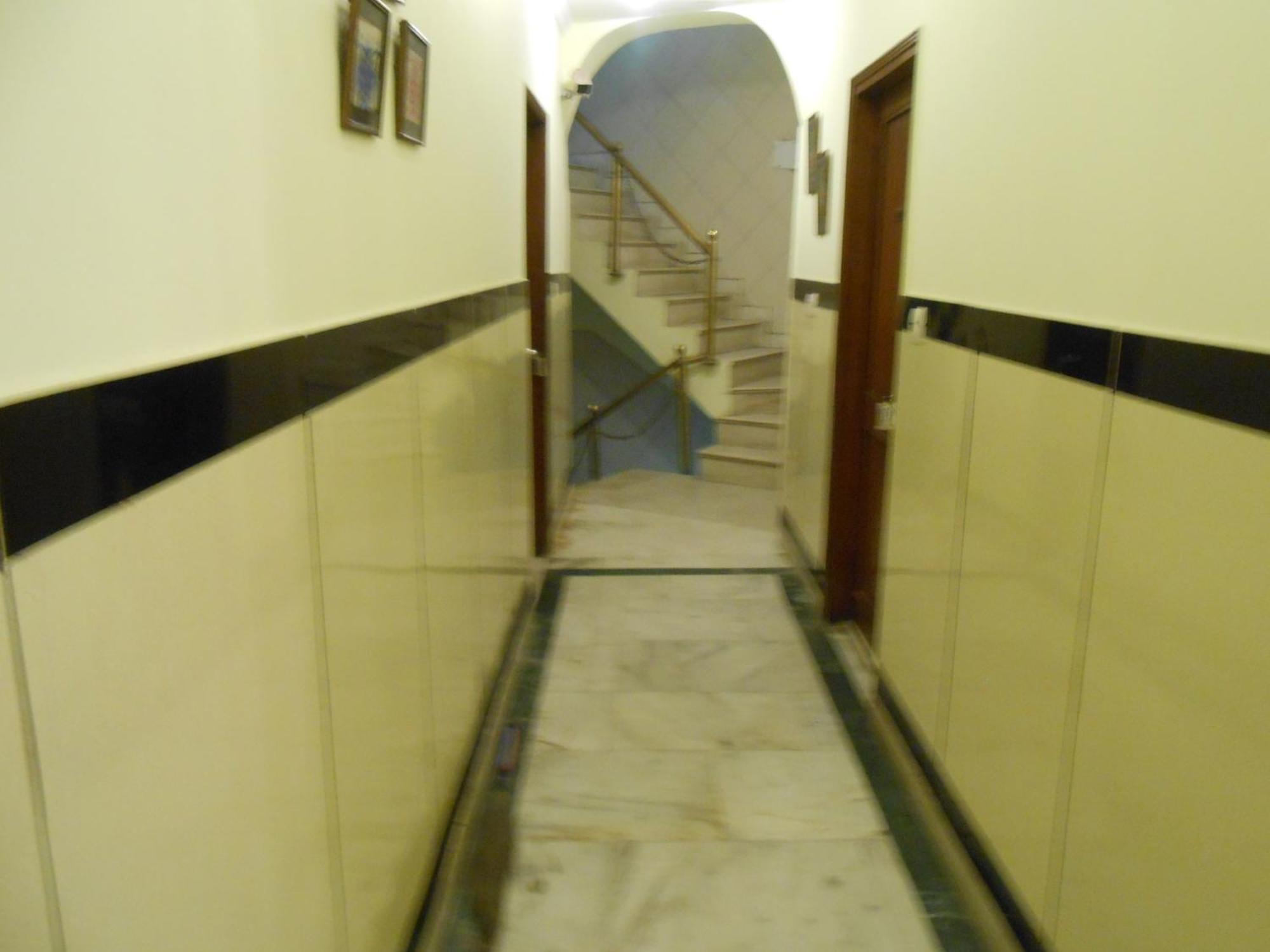 Fabexpress Lloyd House Hotel New Delhi Bagian luar foto