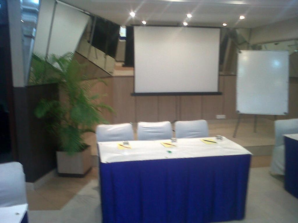 Fabexpress Lloyd House Hotel New Delhi Bagian luar foto